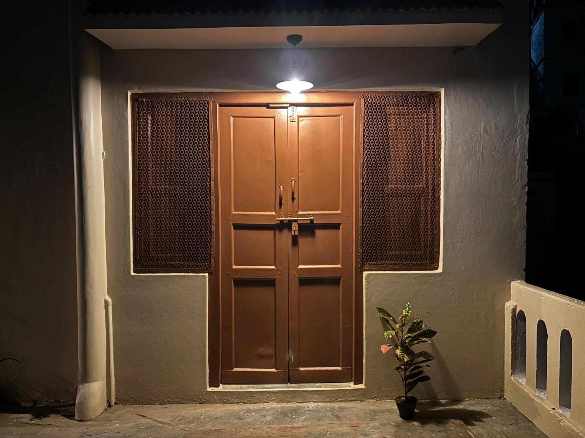 Vintage River Homestay Varanasi Exterior foto