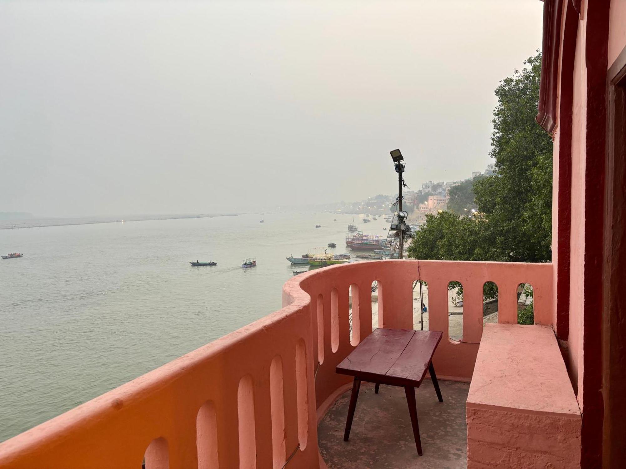 Vintage River Homestay Varanasi Exterior foto